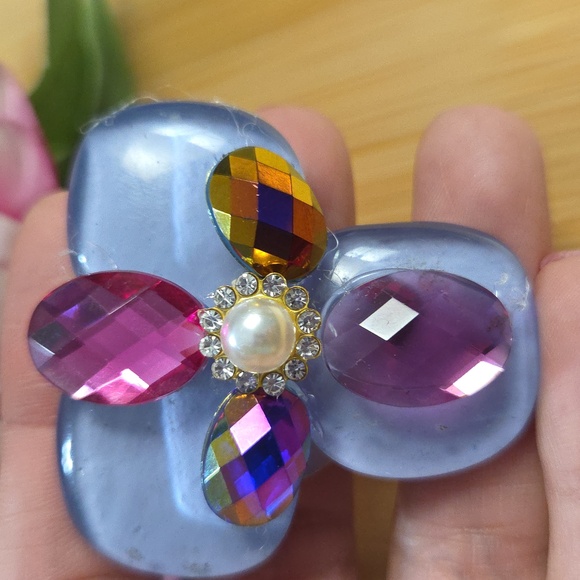 Handcrafted Elegant Brooch Set of 3 - Picture 4 of 4